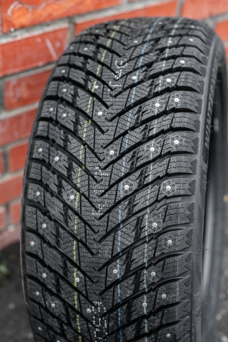 фото протектора и шины WINTERNOVA STUD II Шина ZMAX WINTERNOVA STUD II 245/40 R18 97T